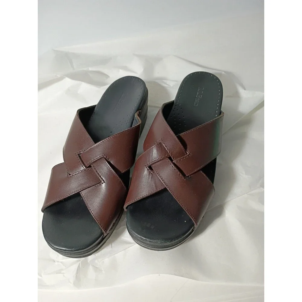 L.L. Bean Woman 8M Leather Slip On Criss Cross Brown Sandals Casual Walking